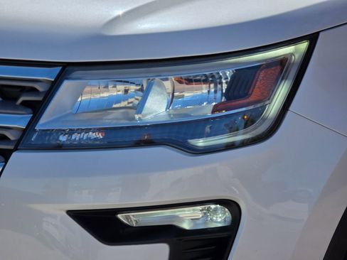 Used 2018 Ford Explorer XLT w/ Equipment Group 201A image 8