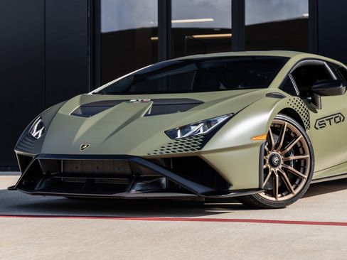 Used 2024 Lamborghini Huracan STO image 3
