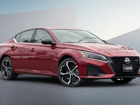 New 2025 Nissan Altima 2.5 SR w/ SR Premium Package image 2