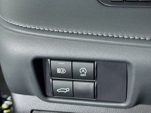 Used 2025 Toyota Highlander XLE image 17