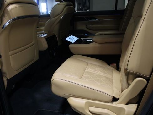 Used 2022 Jeep Grand Wagoneer Series III image 21