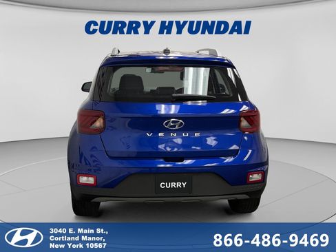 Used 2023 Hyundai Venue Limited FWD image 4