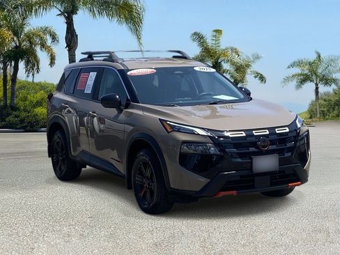 Certified 2025 Nissan Rogue SV AWD/4WD image 6