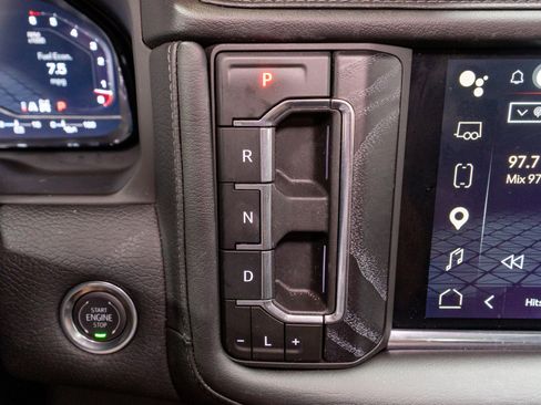 Used 2024 GMC Yukon Denali w/ Advanced Technology Package AWD/4WD image 26