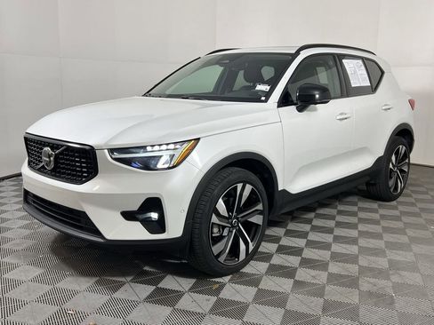 Certified 2025 Volvo XC40 B5 Plus image 6