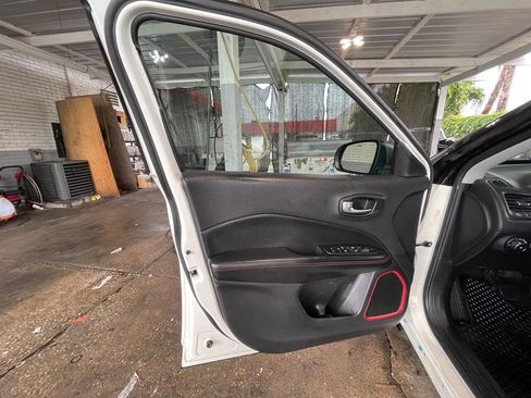 Used 2019 Jeep Compass Trailhawk AWD/4WD image 5