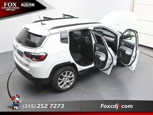 Used 2023 Jeep Compass Latitude AWD/4WD image 41