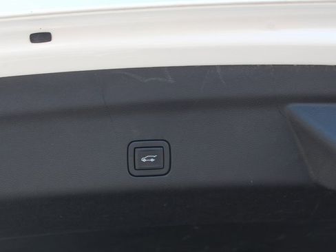 Used 2023 Cadillac Escalade Premium Luxury image 8