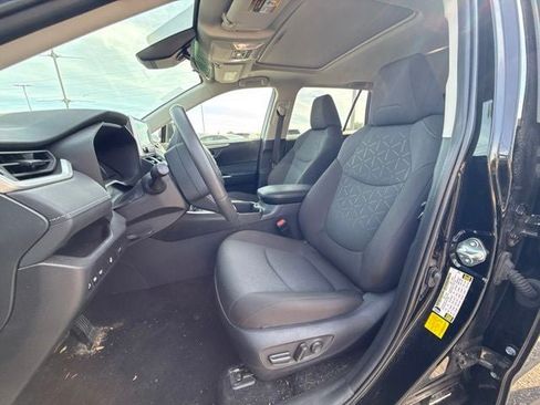 Used 2025 Toyota RAV4 XLE w/ Convenience Package AWD/4WD image 8
