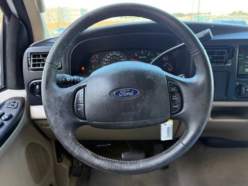 Used 2005 Ford Excursion XLS RWD image 24