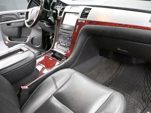 Used 2014 Cadillac Escalade Luxury AWD/4WD image 15