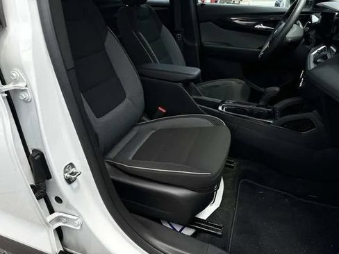 Used 2024 Chevrolet TrailBlazer LS FWD image 27