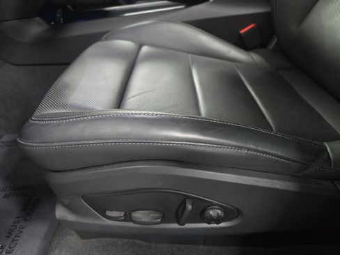 Certified 2025 Porsche Macan Electric image 23