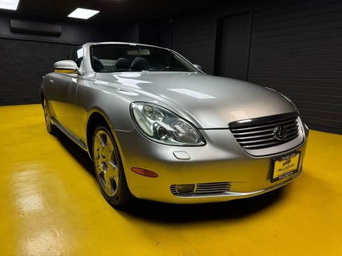 Used 2005 Lexus SC 430 Convertible image 3