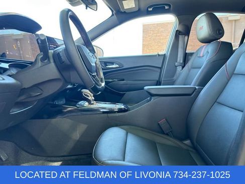 Used 2024 Chevrolet Trax RS w/ Sunroof Package FWD image 19