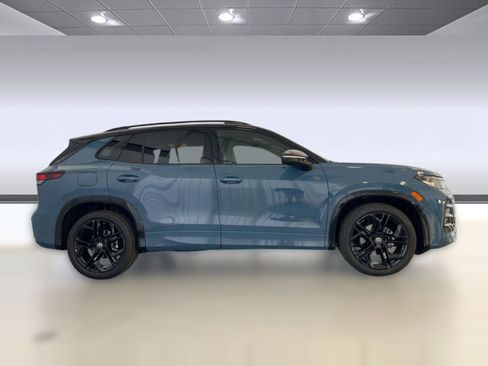 New 2026 Volkswagen Tiguan SE R-Line FWD image 8
