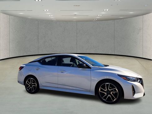 Used 2024 Nissan Sentra SR w/ Lighting Package image 3