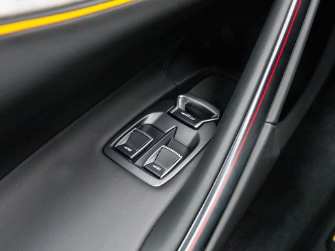 Used 2023 McLaren Artura image 22