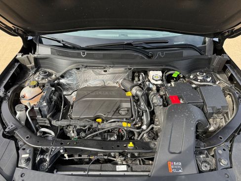 Used 2025 Chevrolet Trax LT image 32