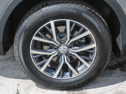 Used 2019 Volkswagen Tiguan SE w/ Panoramic Sunroof Package FWD image 8