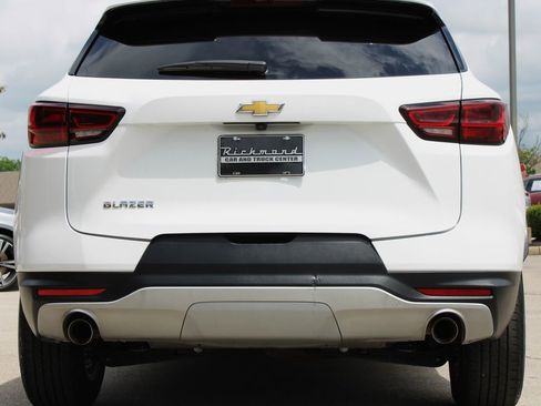 Used 2025 Chevrolet Blazer LT FWD image 19