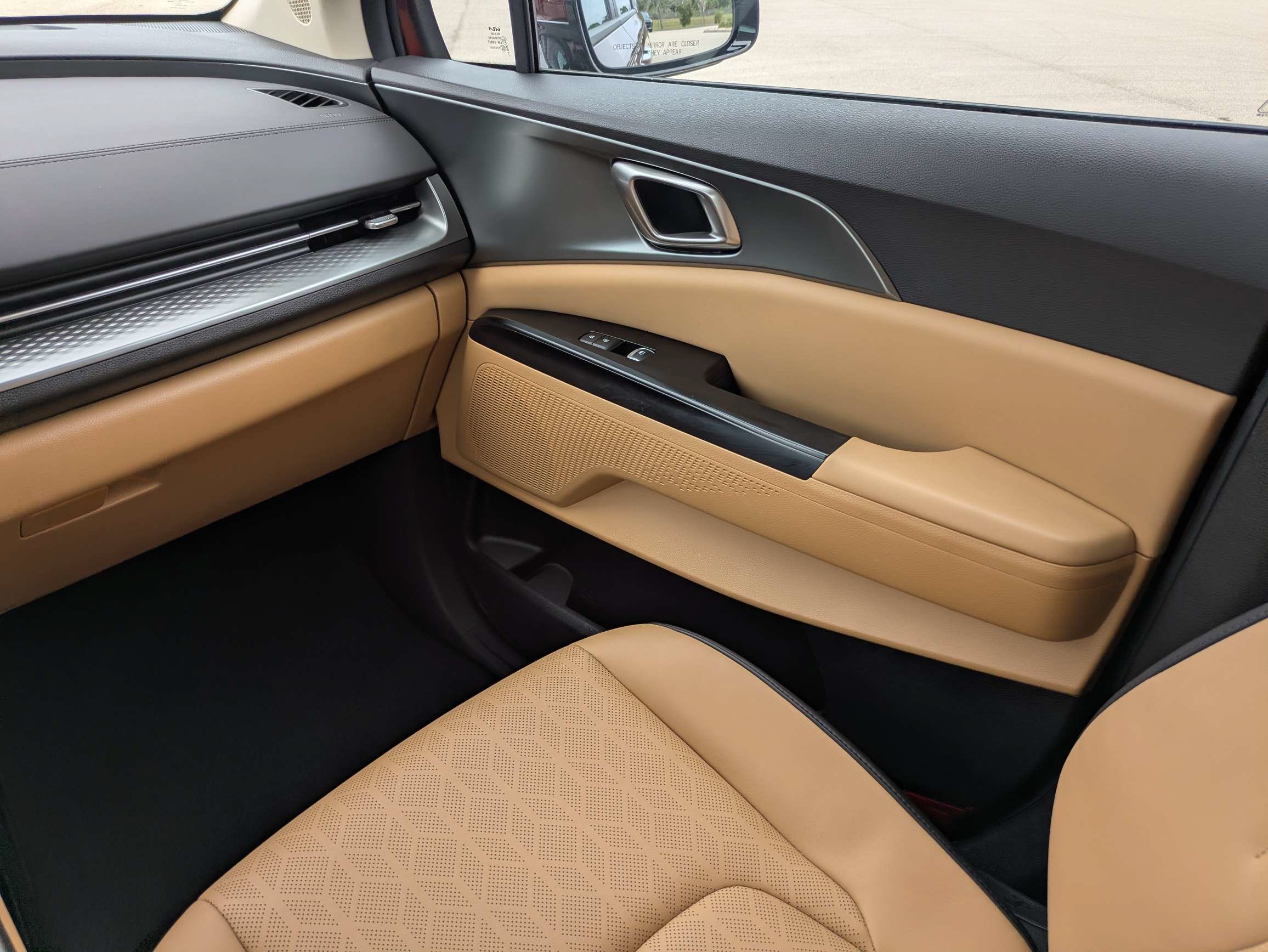 Certified 2024 Kia Carnival LX FWD image 17