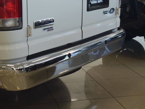 Used 2014 Ford E-350 and Econoline 350 XLT RWD image 26
