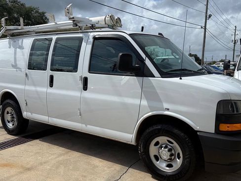 Used 2018 Chevrolet Express 2500 w/ Driver Convenience Package RWD image 7