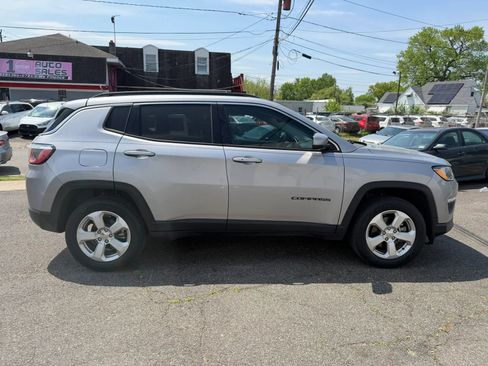 Used 2018 Jeep Compass Latitude AWD/4WD image 16