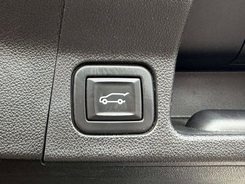 Used 2021 GMC Acadia SLT w/ Technology Package AWD/4WD image 7