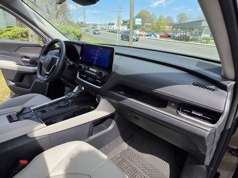 Used 2024 Toyota Grand Highlander XLE AWD/4WD image 20