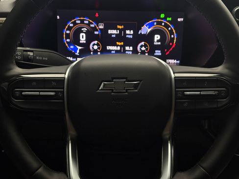 Used 2025 Chevrolet Colorado ZR2 w/ Technology Package AWD/4WD image 19