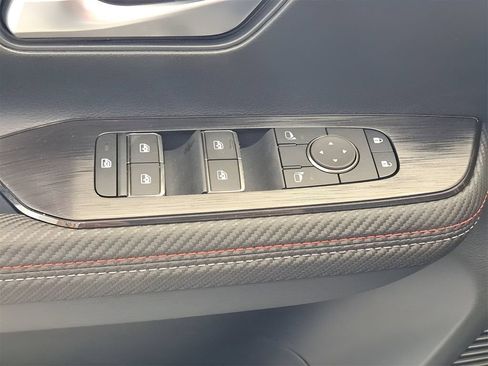 Certified 2025 Nissan Kicks SR FWD image 25