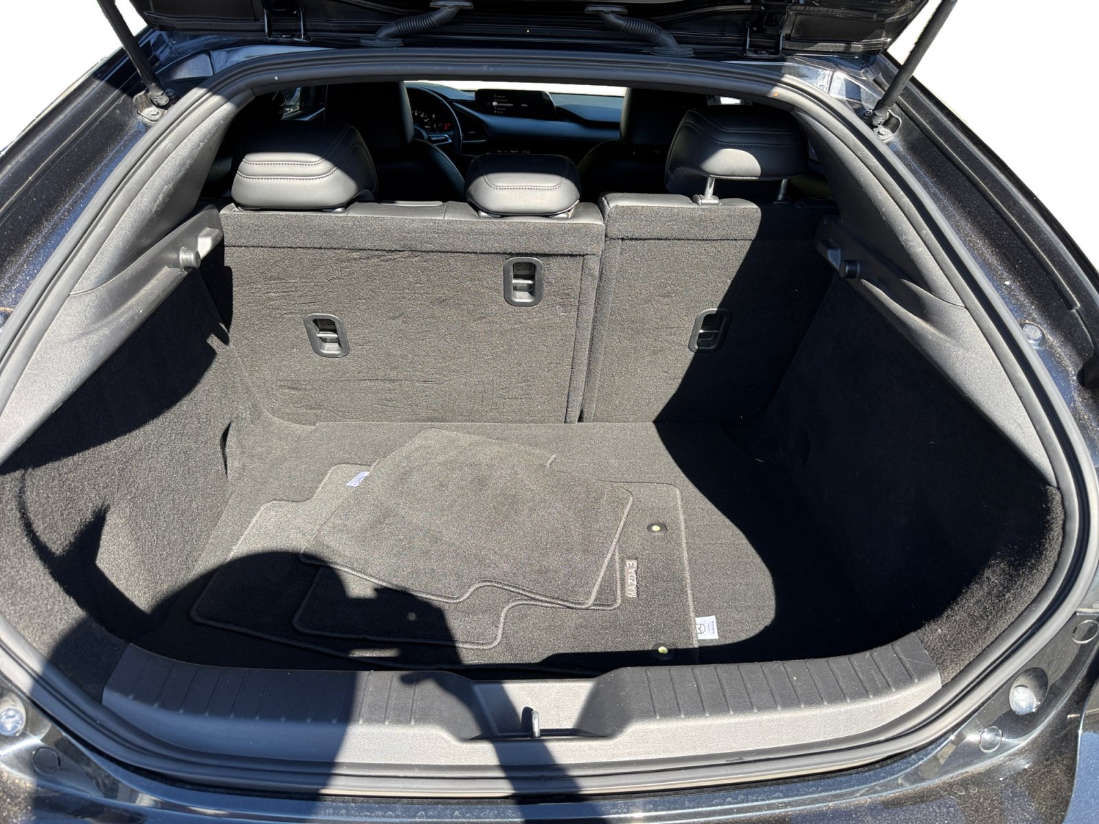 Used 2019 MAZDA MAZDA3 Hatchback w/ Preferred Package FWD image 17