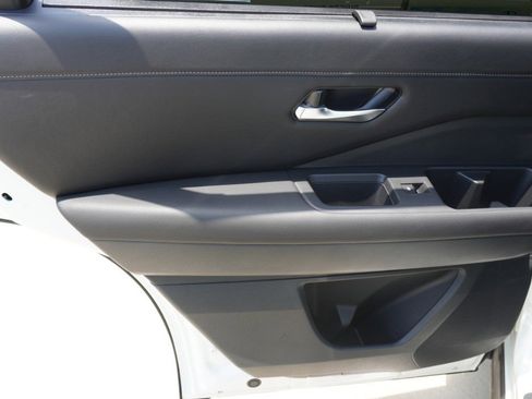 Used 2024 Nissan Pathfinder SL w/ SL Premium Package FWD image 34