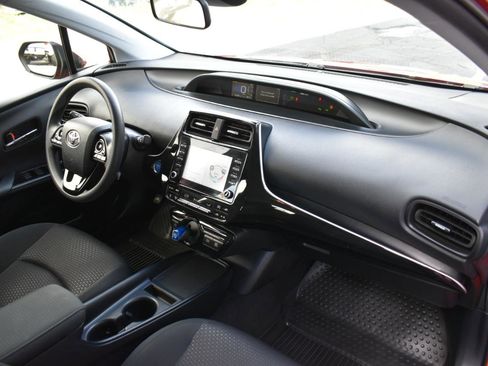 Used 2022 Toyota Prius LE image 13
