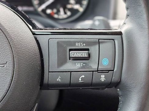 Used 2023 Nissan Rogue SL w/ SL Premium Package image 18