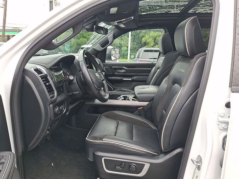 Used 2022 RAM 1500 Laramie AWD/4WD image 11