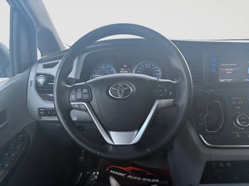 Used 2015 Toyota Sienna XLE Premium w/ Four Season Floor Mat Package FWD image 30