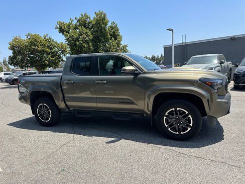 Used 2024 Toyota Tacoma TRD Sport w/ TRD Sport Premium Package AWD/4WD image 4