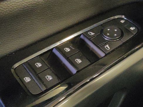 Used 2023 Nissan Pathfinder SL w/ Cargo Package FWD image 27