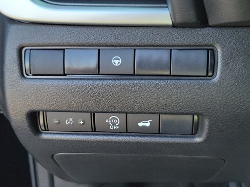 Used 2026 Nissan Rogue SV FWD image 14