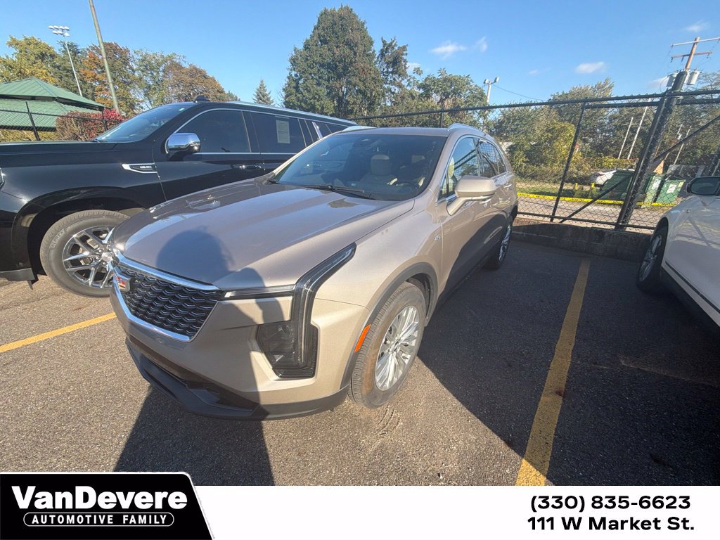 Used 2025 Cadillac XT4 Premium Luxury w/ Cold Weather Package FWD image 1