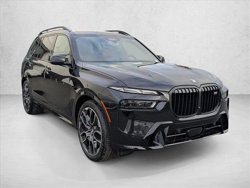Used 2025 BMW X7 M60i image 6