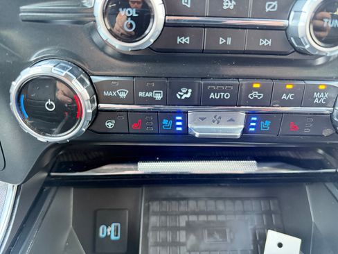 Used 2022 Ford F150 Platinum w/ Equipment Group 701A High AWD/4WD image 20
