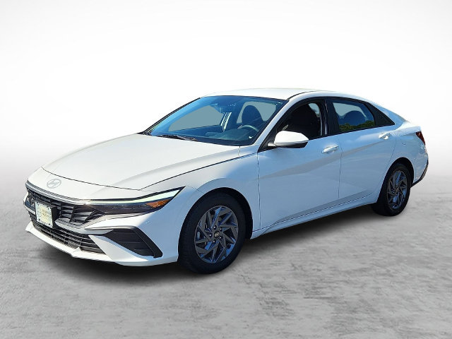 Used 2024 Hyundai Elantra SEL FWD image 3