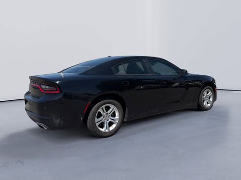 Used 2022 Dodge Charger SXT RWD image 3