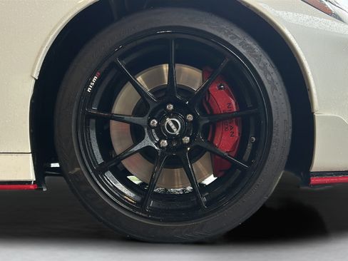 Used 2025 Nissan Z NISMO w/ Floor Mat Package RWD image 28
