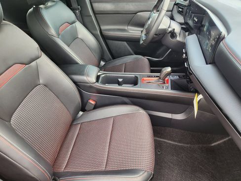 Certified 2025 Nissan Kicks SR FWD image 17