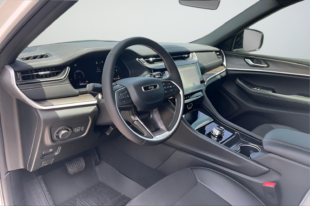 New 2026 Jeep Grand Cherokee Altitude RWD image 7